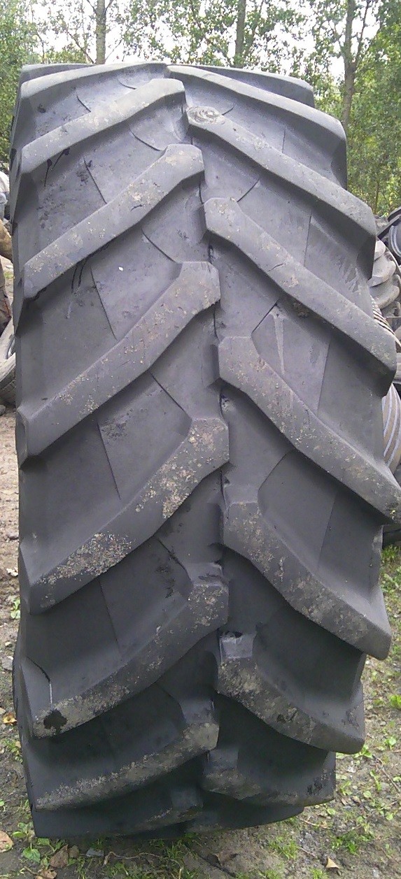 (G694) Opona 650/65 R42 Trelleborg TM800 — zdjęcie 1