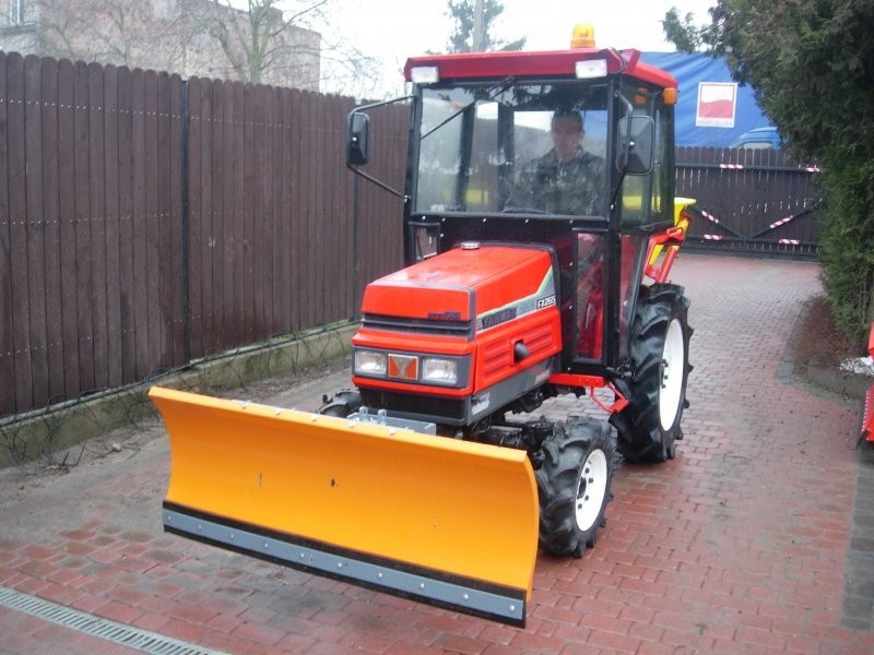 Kubota B6000 mini traktor ogrodniczy.  — zdjęcie 2