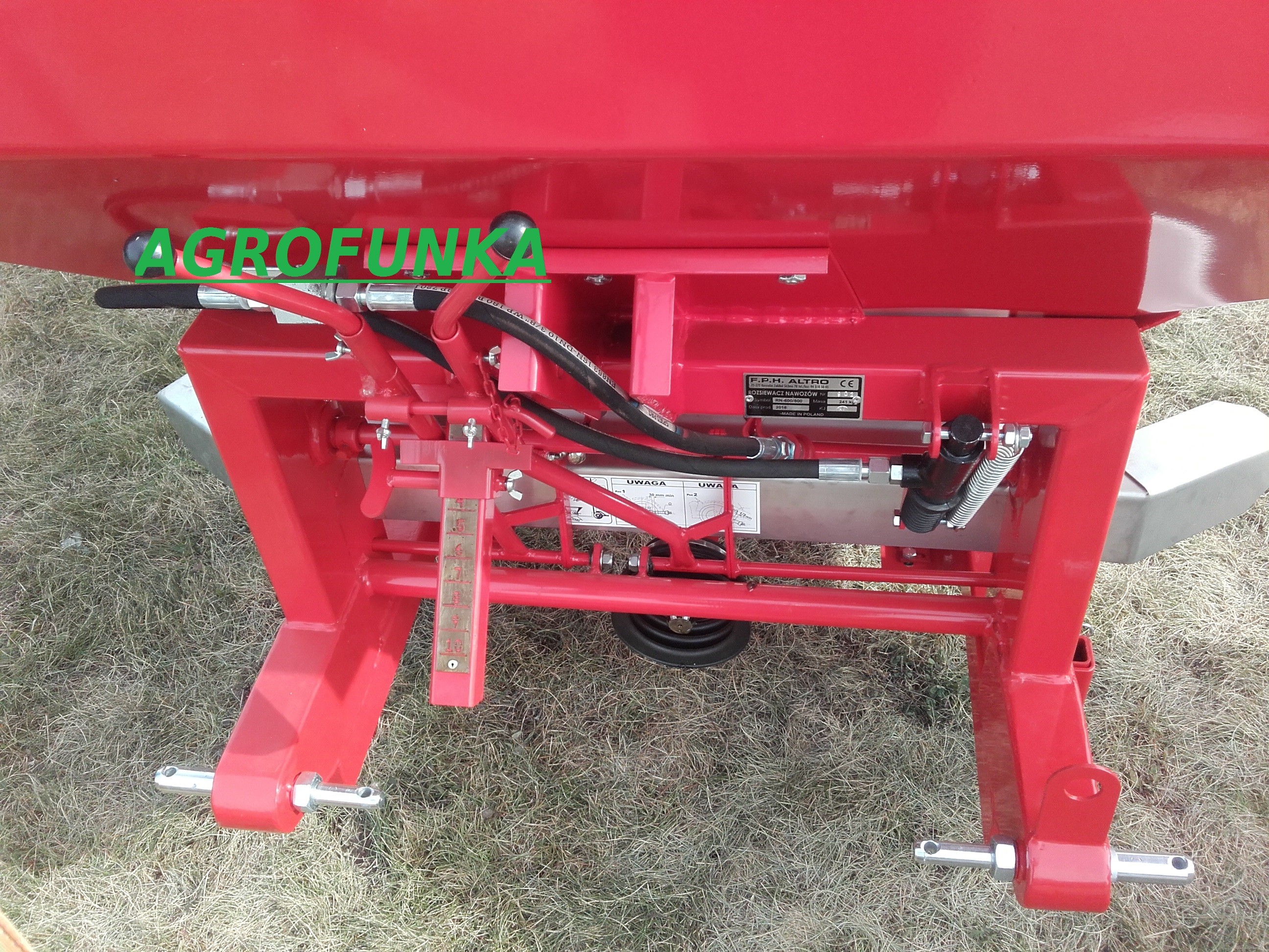 Rozsiewacz Nawozu 600/800/1200 L Altro Dost do Klienta — zdjęcie 4