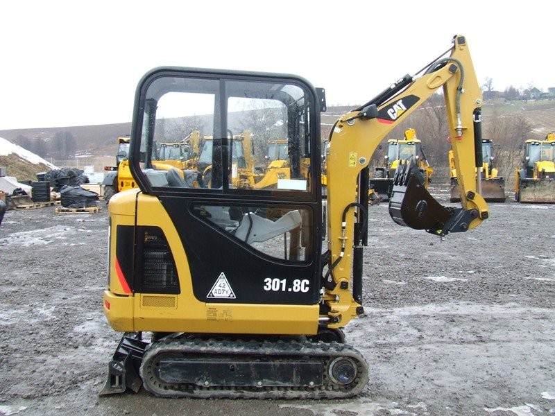 Minikoparka CAT 301.8 C wersja demo  + laweta — zdjęcie 3