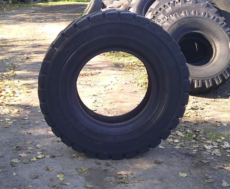 (G722) Opona 12.00 R24 Michelin — zdjęcie 2