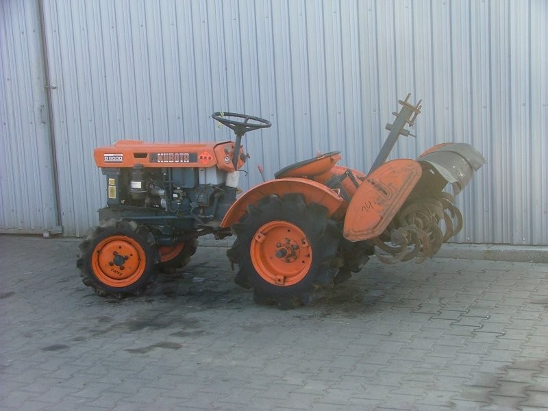 Mini traktorek Kubota B6000 — zdjęcie 4