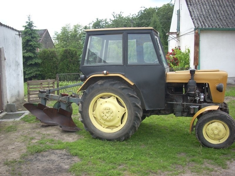 Sprzedam Ciągnik C 330 — zdjęcie 2