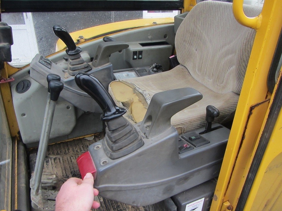 Mini koparka -- Volvo EC-3O — zdjęcie 2