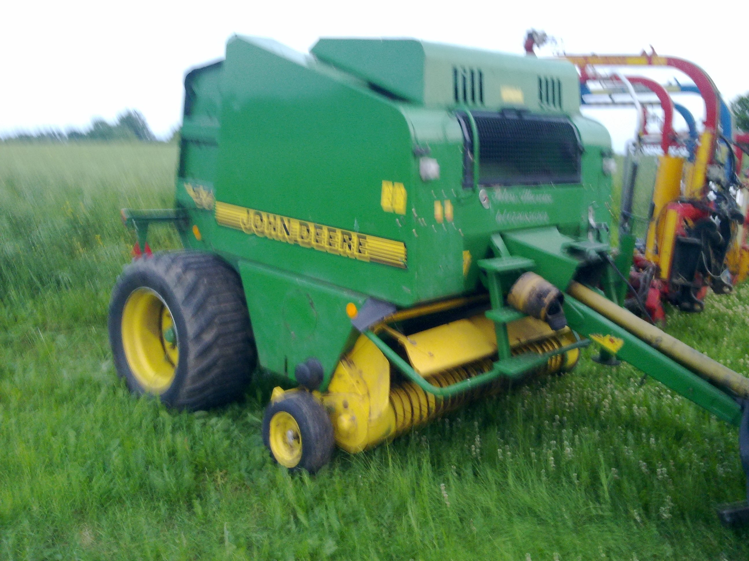 John Deere 575 - 2001 — zdjęcie 1
