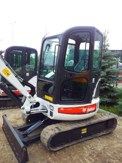 BOBCAT 425 ZTS 2008 28km 1700mth -- koparka leasin — zdjęcie 2