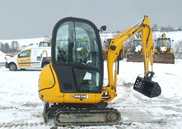 sprzedam Minikoparkę JCB 8018 z roku 2008 — zdjęcie 5