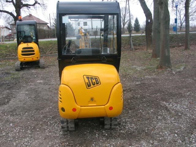 JCB 8015 z 2005 roku — zdjęcie 3
