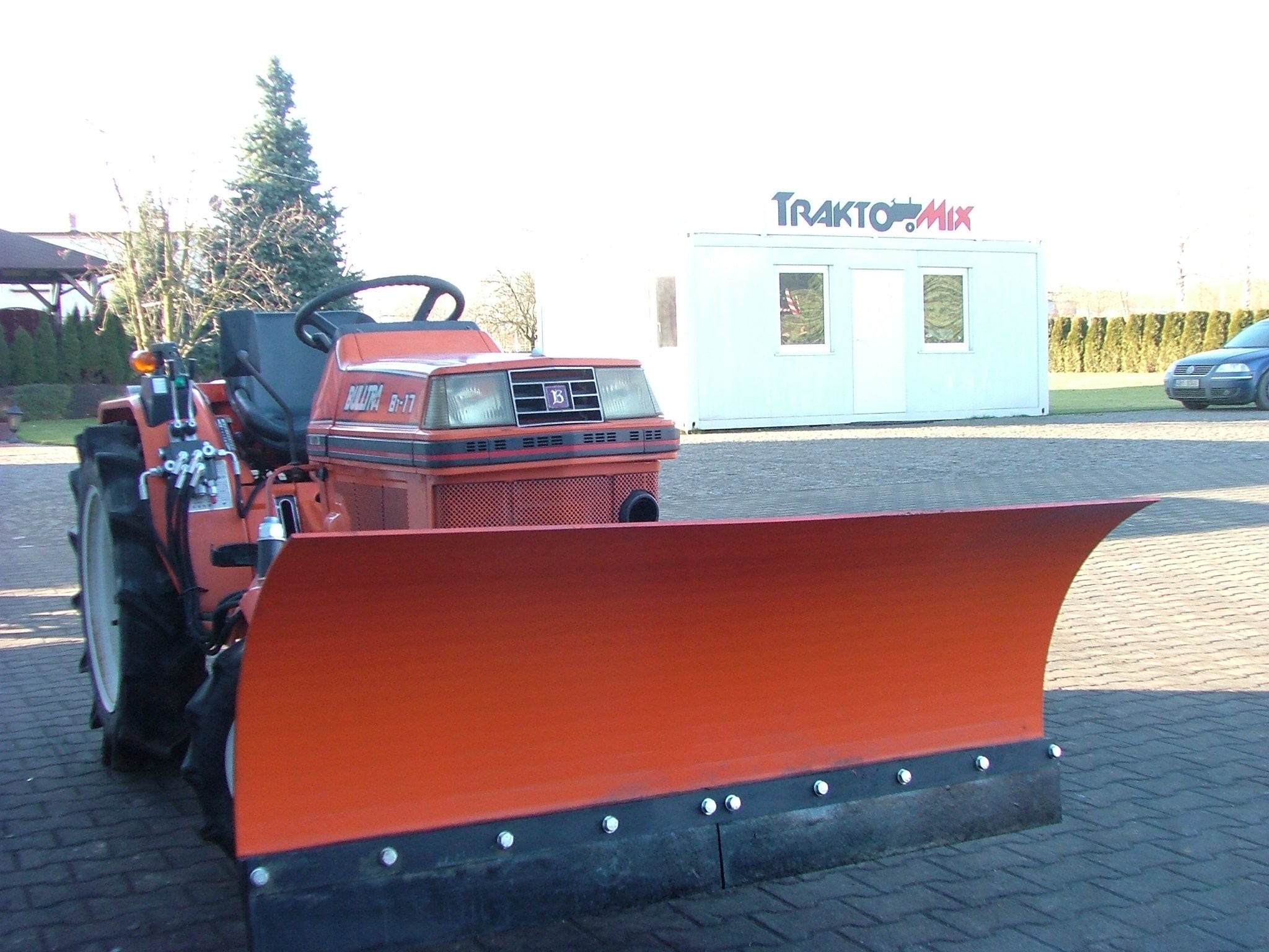Kubota B1-17 Bultra z pługiem do śniegu - 1992 — zdjęcie 3