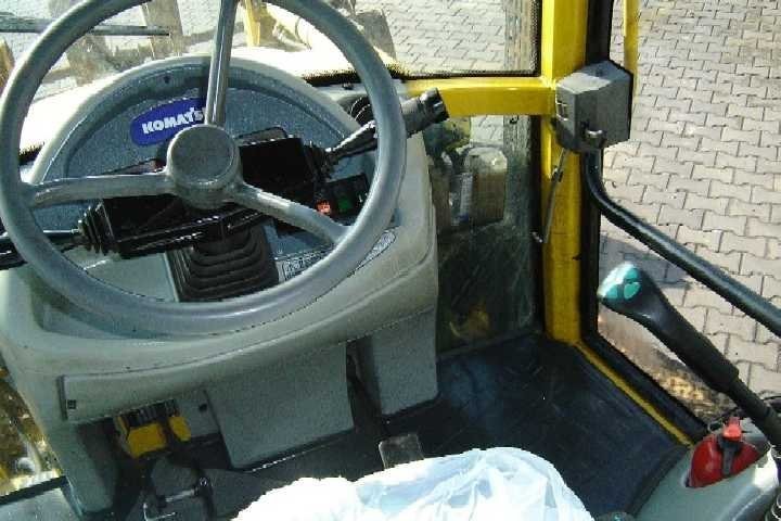 koparko-ładowarka Komatsu WB 93 z 1999 roku — zdjęcie 4