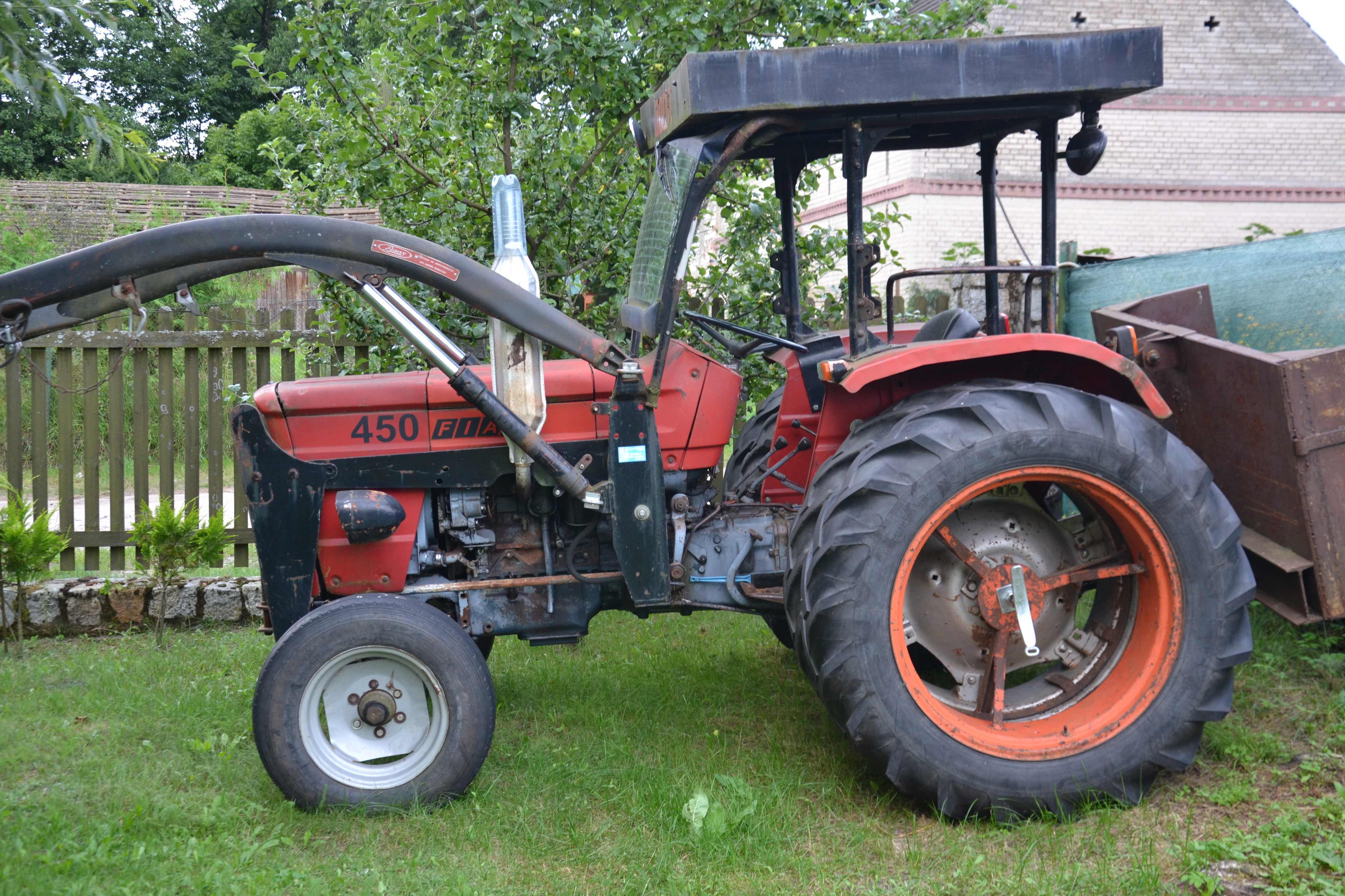 Traktor Fiat 450 z ładowaczem czołowym, zarejestrowany — zdjęcie 1