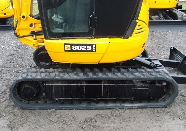 Minikoparka JCB 8025 ZTS z roku 2007 — zdjęcie 3