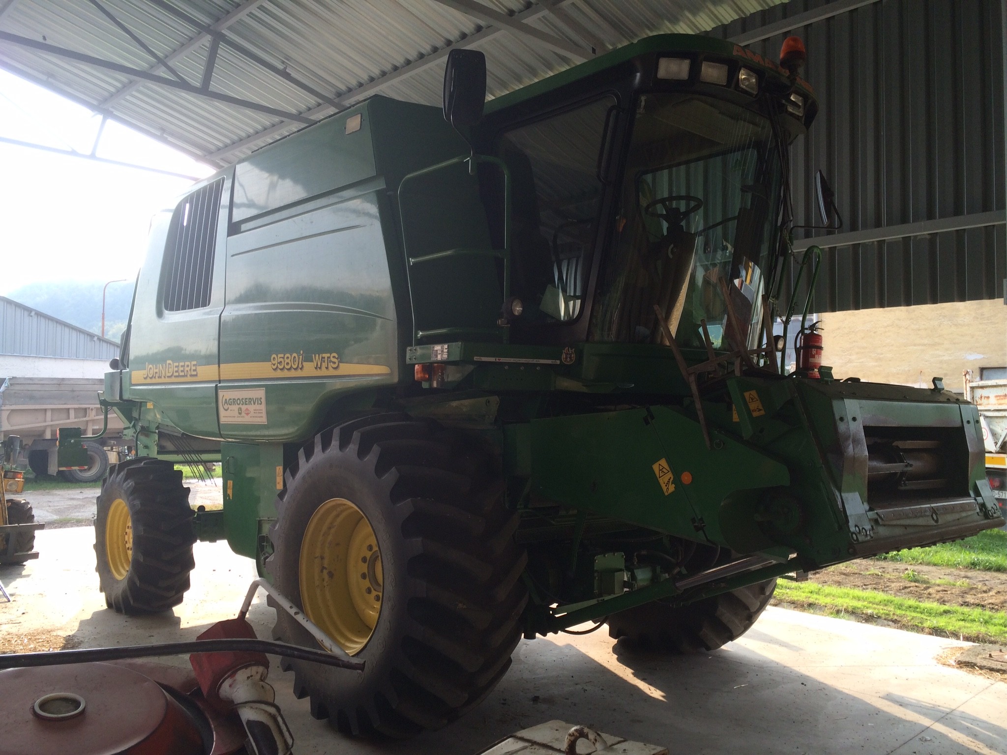 Kombajn zbozowy John Deere — zdjęcie 1