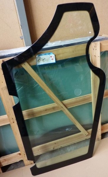 Glass left hand door tinted827/80143