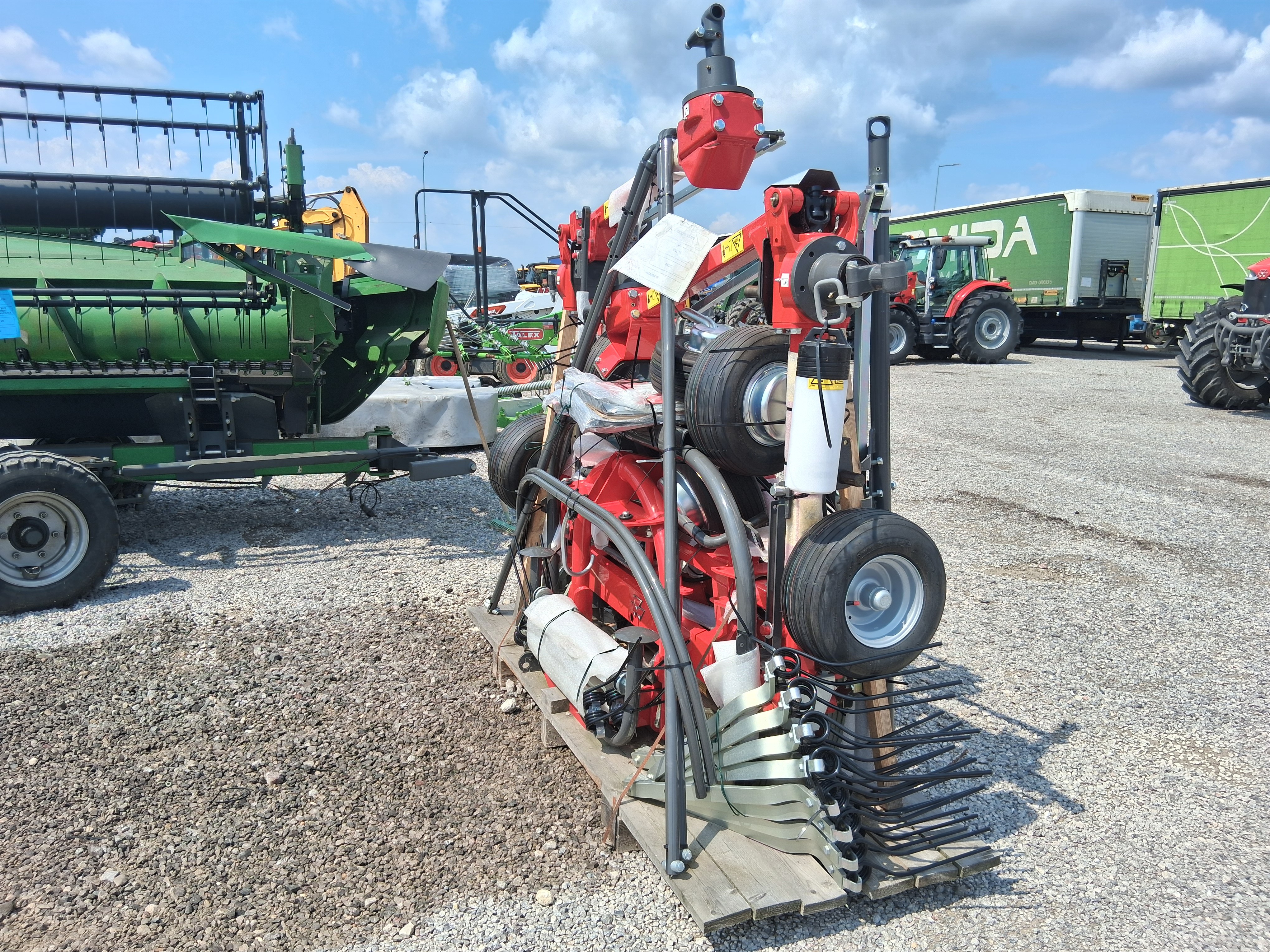 Przetrząsacz zawieszany Massey Ferguson TD 776 DN — zdjęcie 4