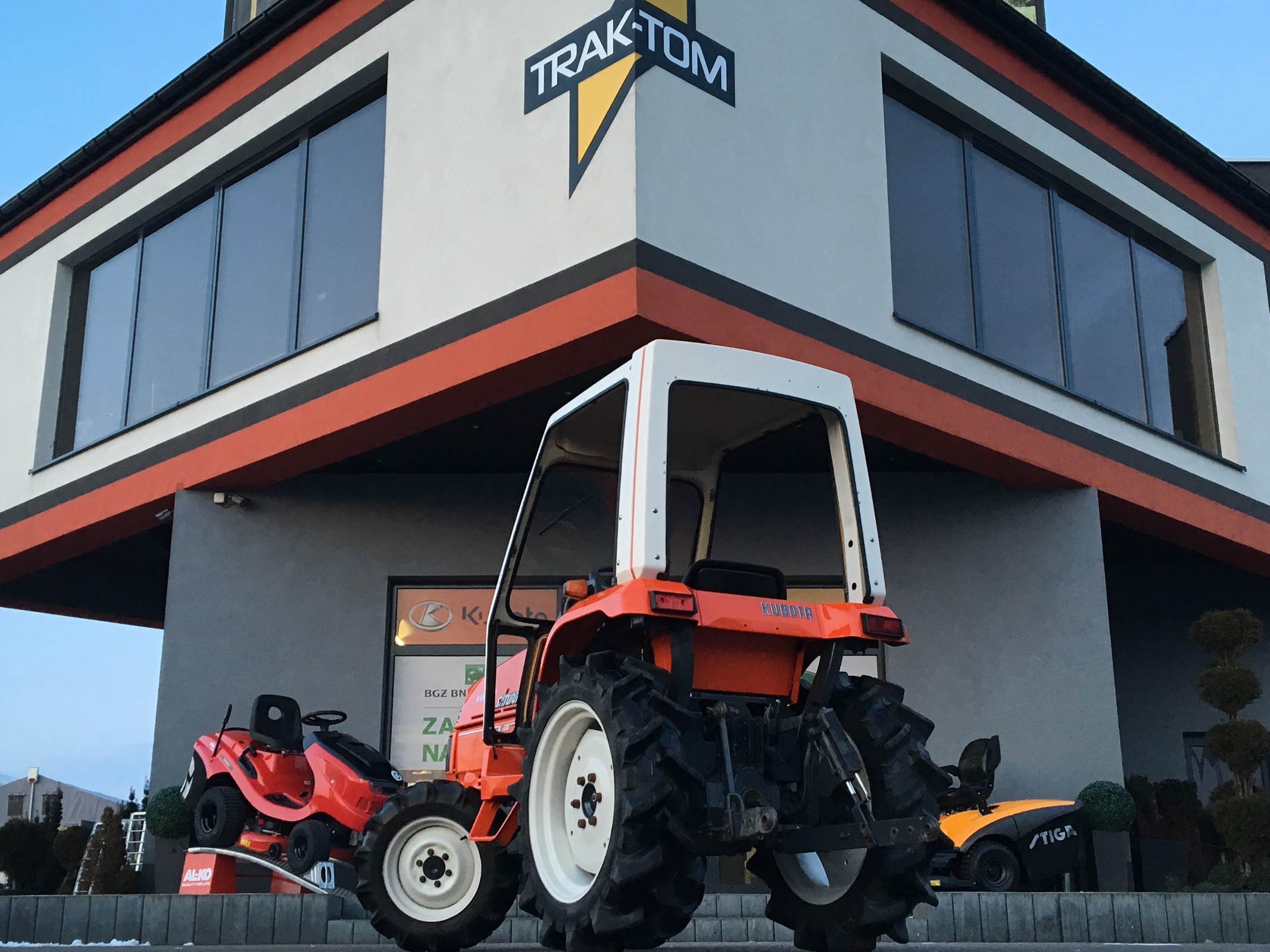 Traktorek KUBOTA SATURN X-20 Kabina 4x4 20 KM wspomaganie — zdjęcie 3