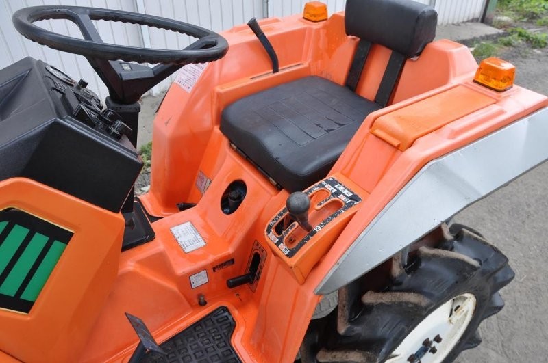 Traktorek Kubota XB1 4x4 12KM — zdjęcie 5