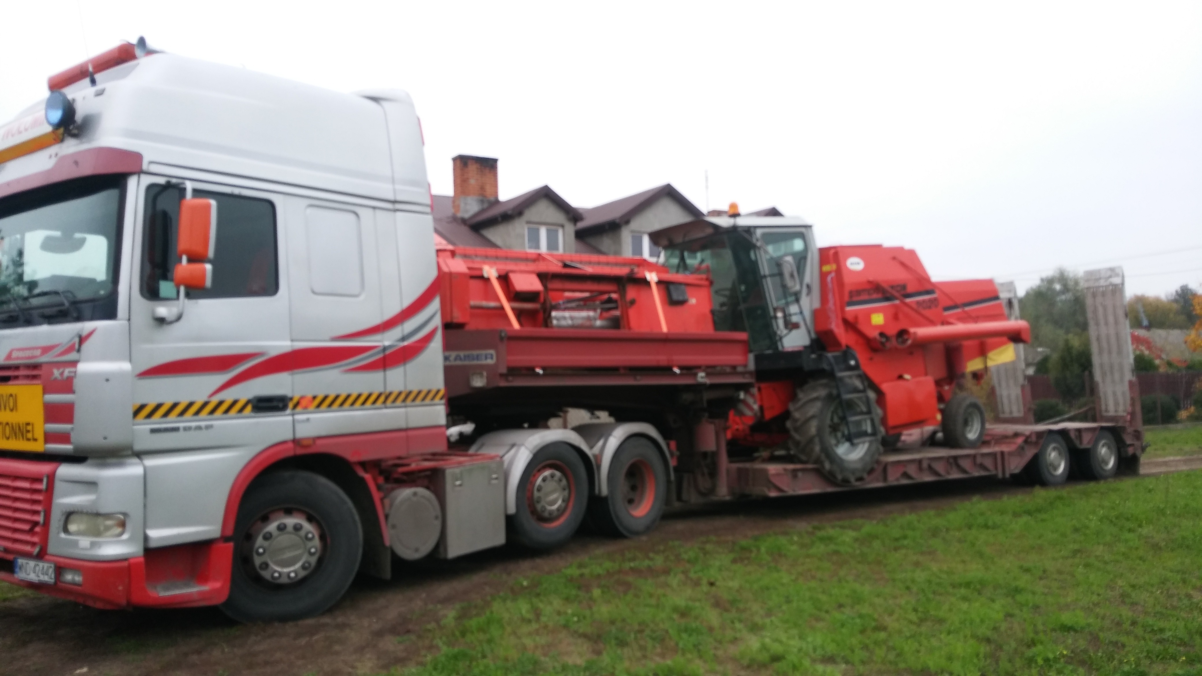 Transport kombajnów sieczkarni maszyn Claas Fent MF Holland Bizon — zdjęcie 6