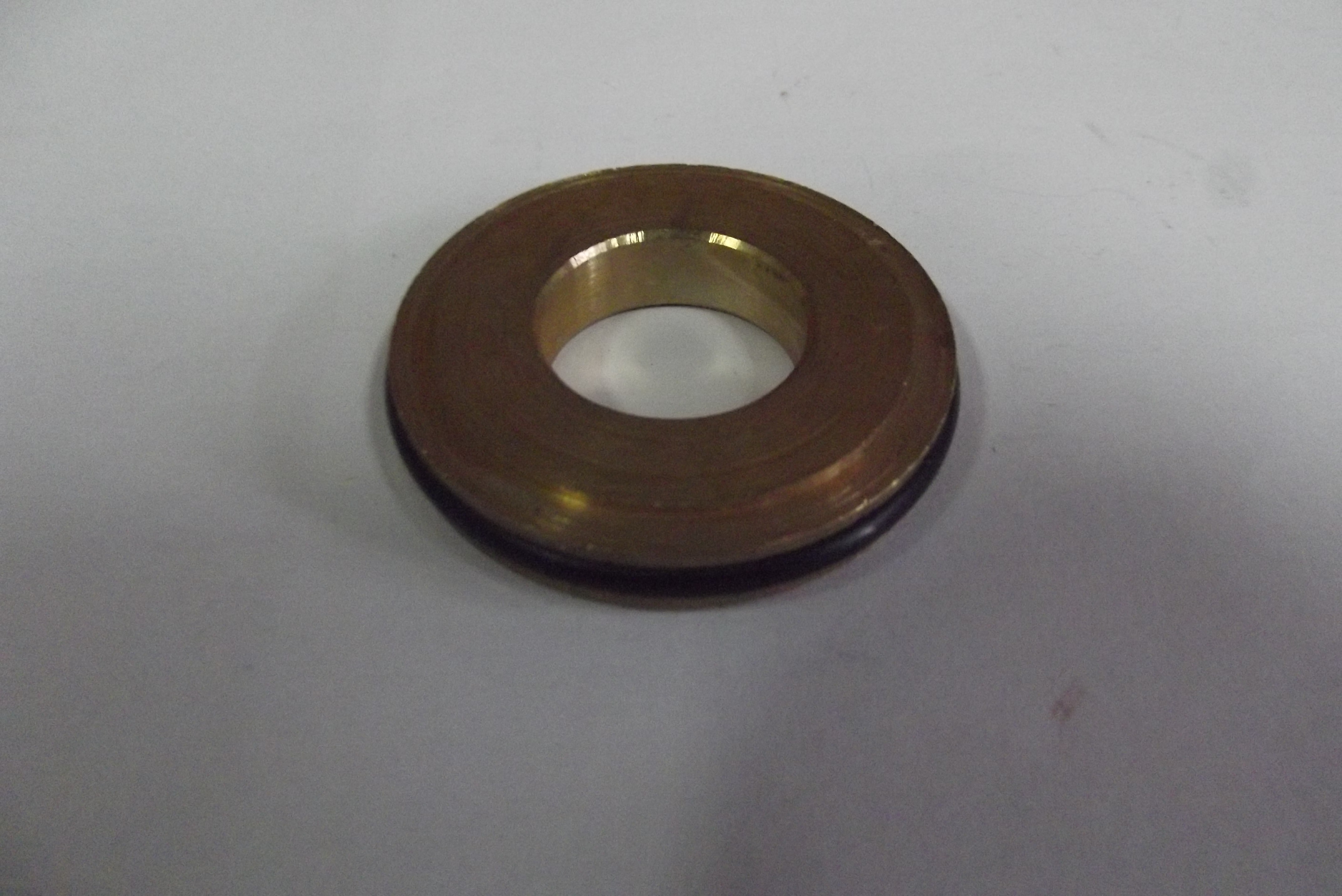 Pierścień oporowy mosiężny pompy wody URSUS C-360/C-355/C-4011, C-330/ — zdjęcie 1