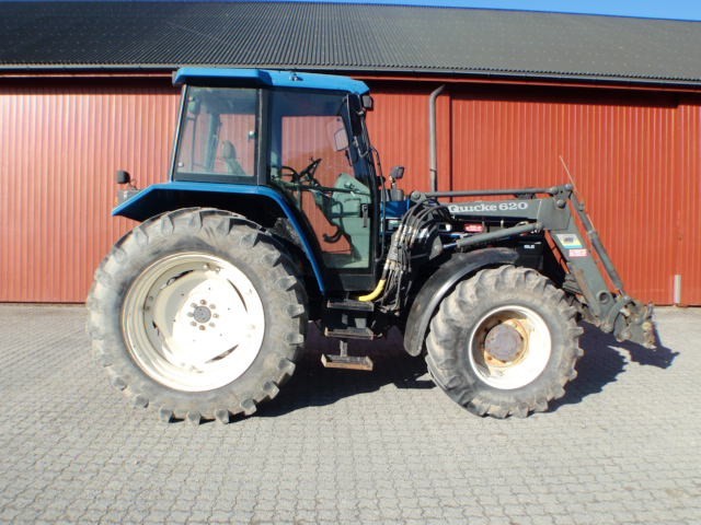 Ciągnik TURBO Ford 46O4 — zdjęcie 1