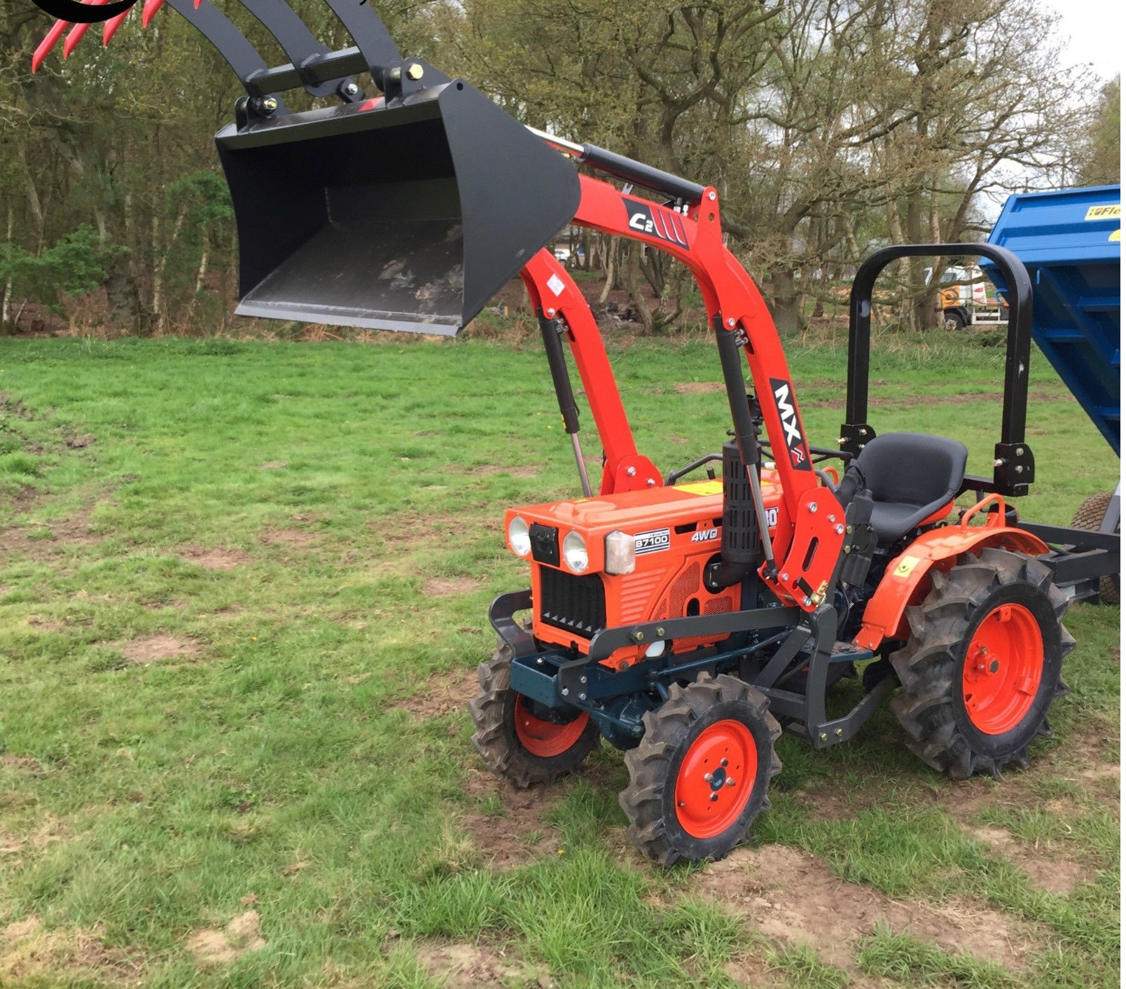 Kubota BD-7100 MX-C2 z ładowaczem czołowym — zdjęcie 4