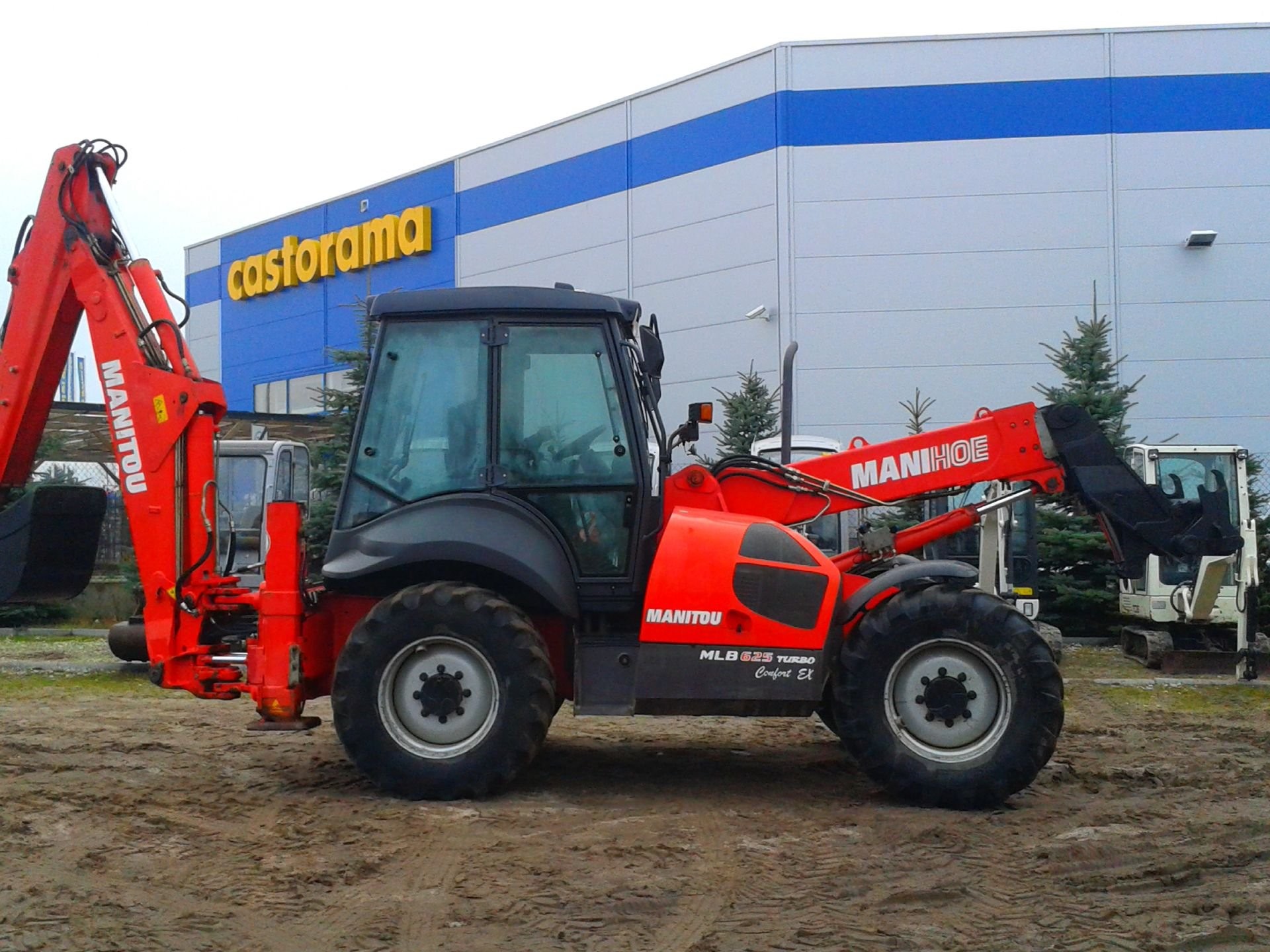 KOPARKO-ŁADOWARKA TELESKOPOWA MANITOU MLB 625. — zdjęcie 5