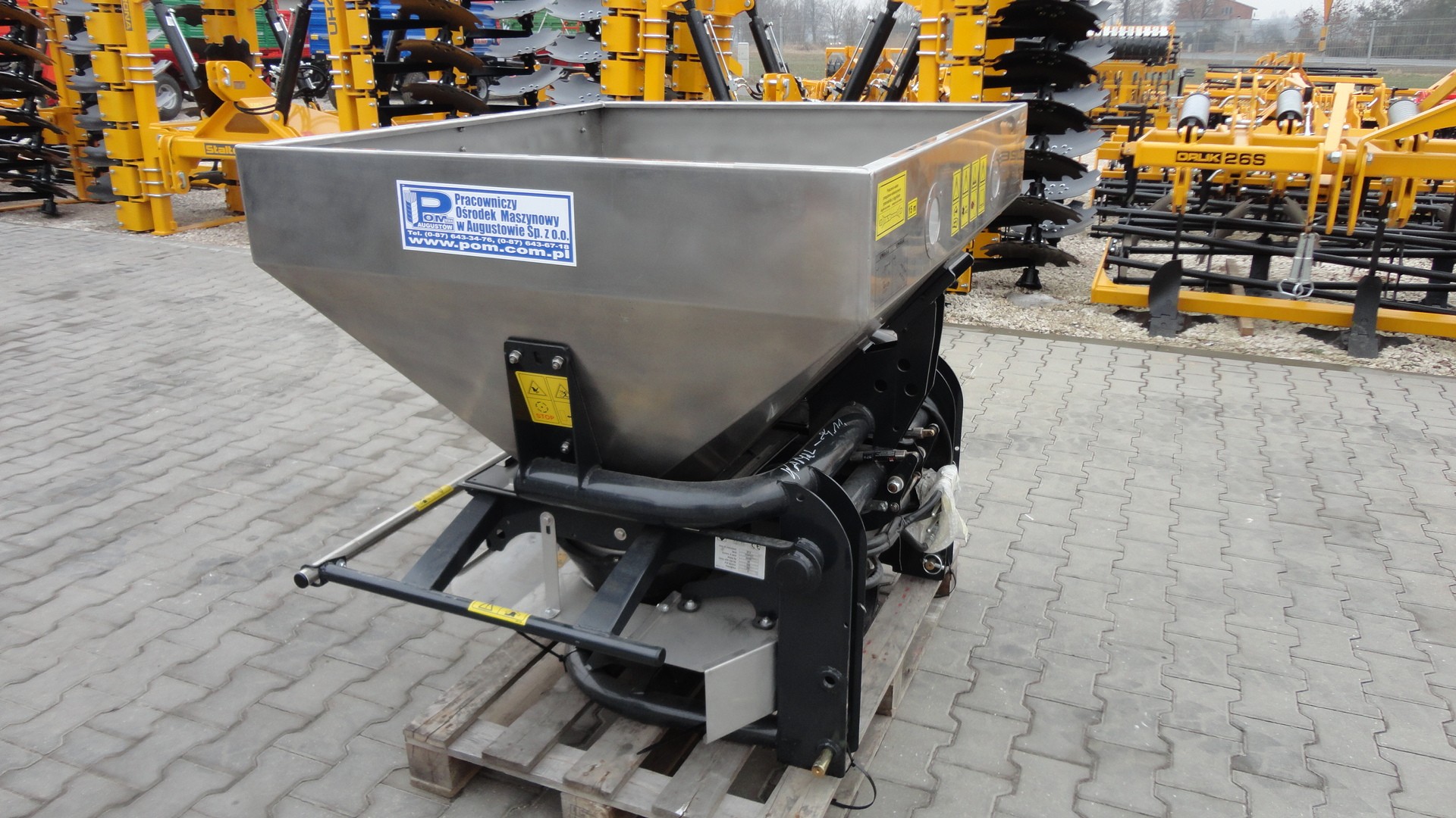 Rozsiewacz Nawozów mineralnych Compact POM Augustów 600 15M — zdjęcie 2