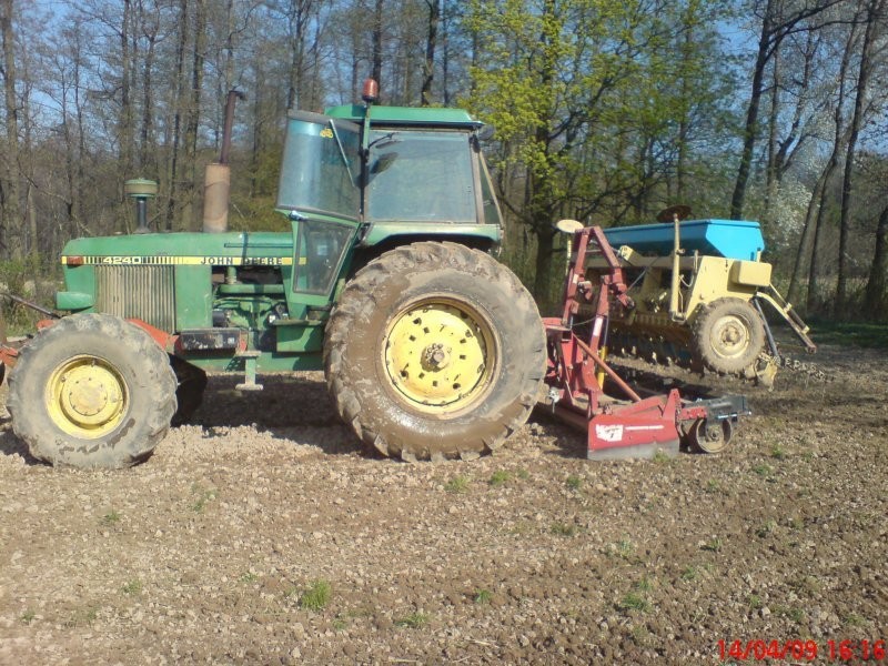 John Deere 4240 — zdjęcie 3