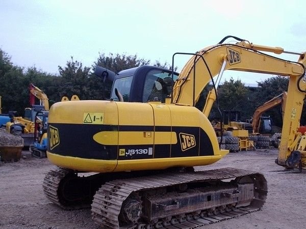 KOPARKA GASIENICOWA JCB 130. 2004r. w SUPER STANIE — zdjęcie 1