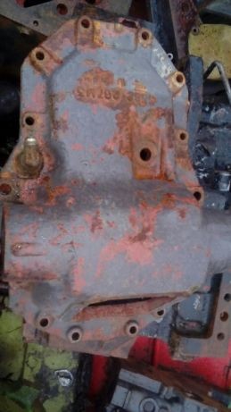 Obudowa podnośnika Massey Ferguson 3050,3060,3070,3080,3090,3120,3125 — zdjęcie 1