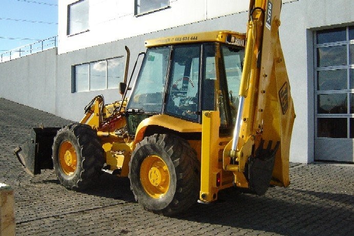 JCB 3CX SUPER na równych kołach obie osie skrętne — zdjęcie 3