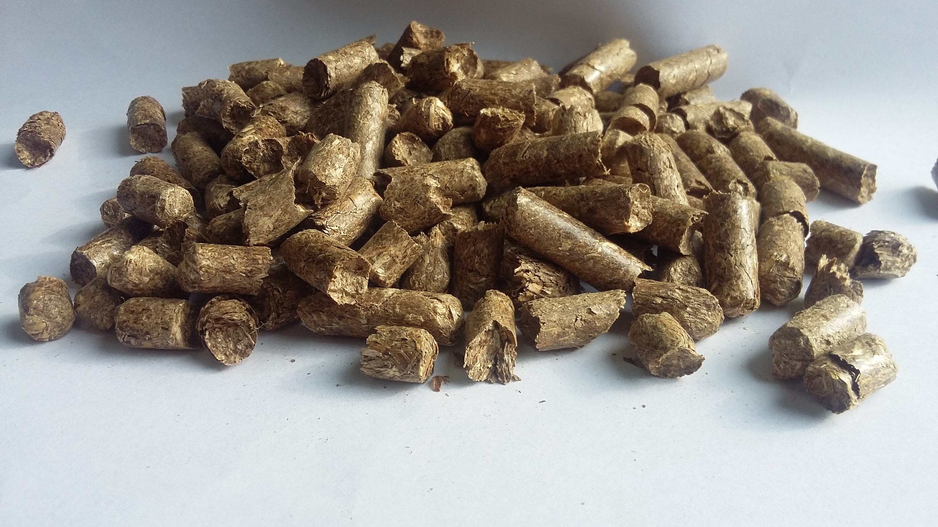 Pellet ze słomy - Producent