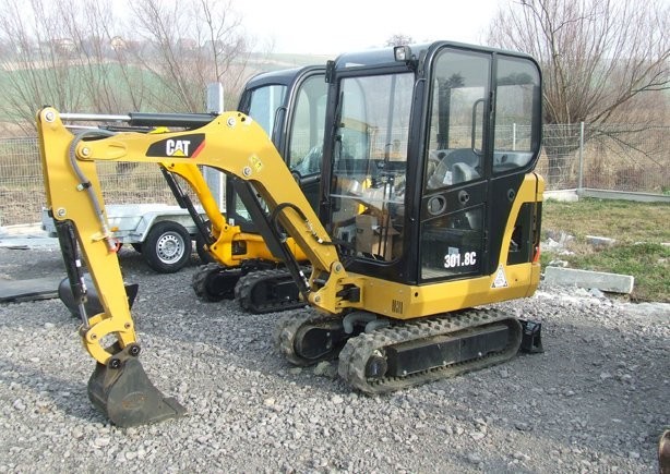 Minikoparka gąsienicowa JCB, CAT — zdjęcie 4