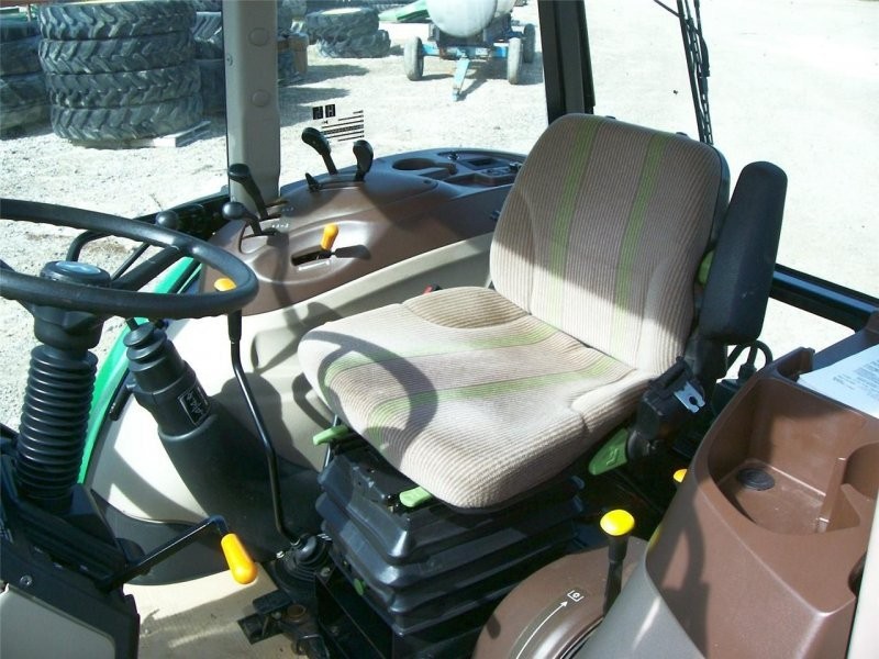 2004 John Deere 5520 Ladowarka Przednia — zdjęcie 3