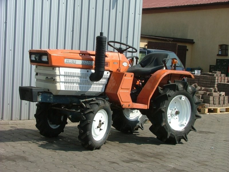 Mini traktorek Kubota B1400, 4x4, 14KM — zdjęcie 3