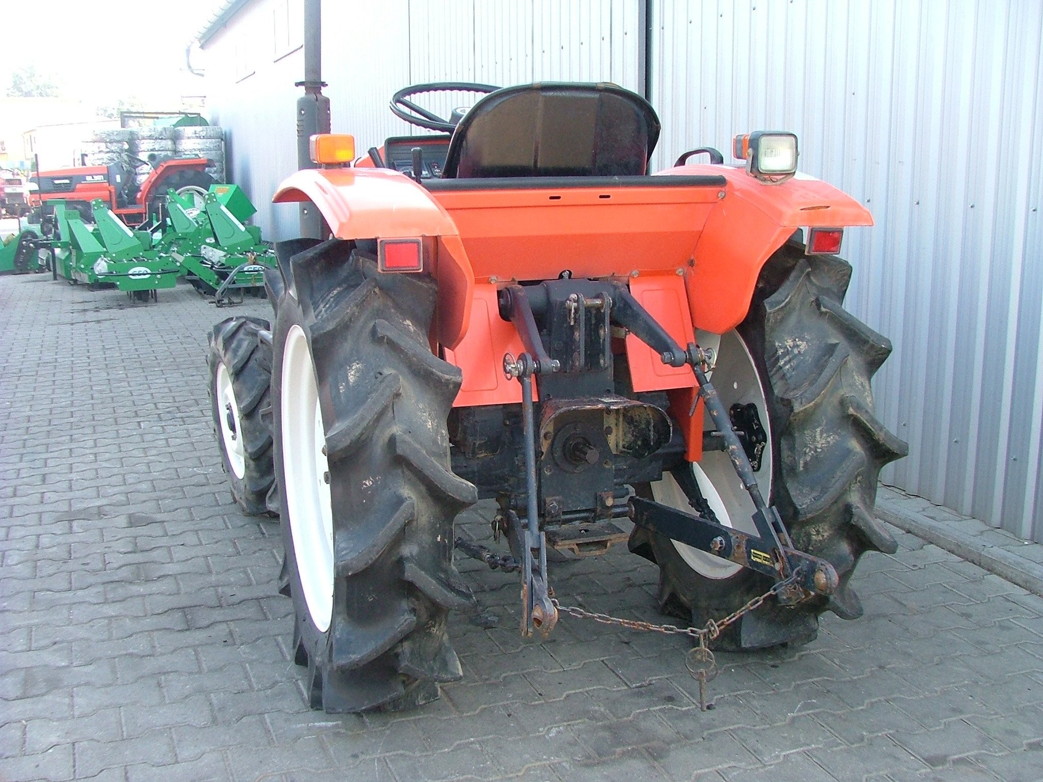 Mini traktorek Hinomoto E2304, 23KM, 4x4 — zdjęcie 4