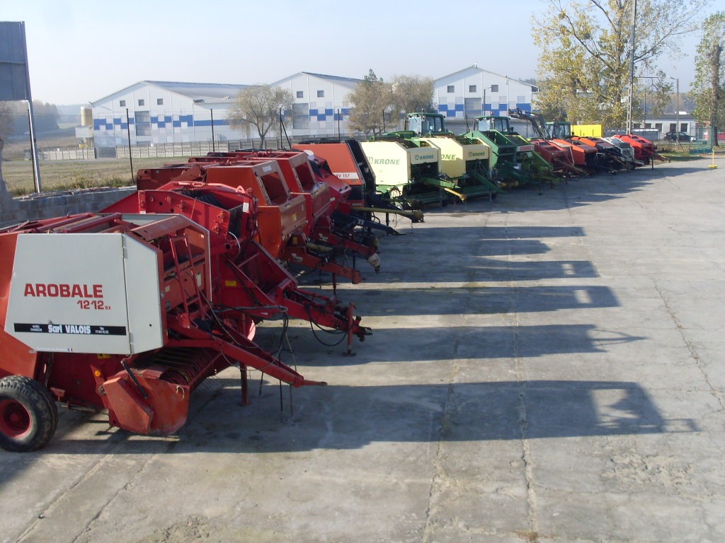 prasy Krone Carraro ciągniki JD MF Zetor - 100 szt na placu, FV — zdjęcie 2