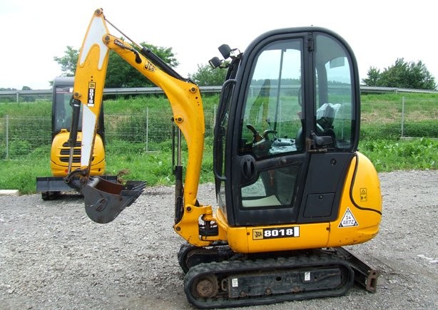 Minikoparka gąsienicowa JCB 8018 — zdjęcie 3