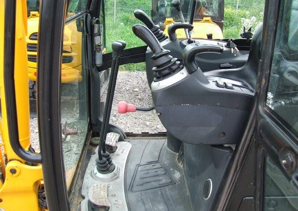 Minikoparka  JCB 8016 z roku 2007\ — zdjęcie 4