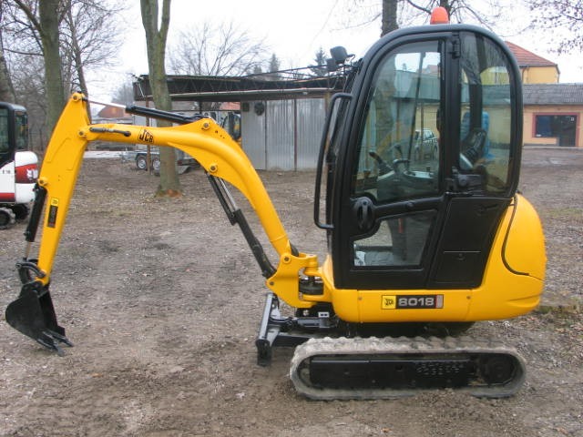 JCB 8018 2007r — zdjęcie 1