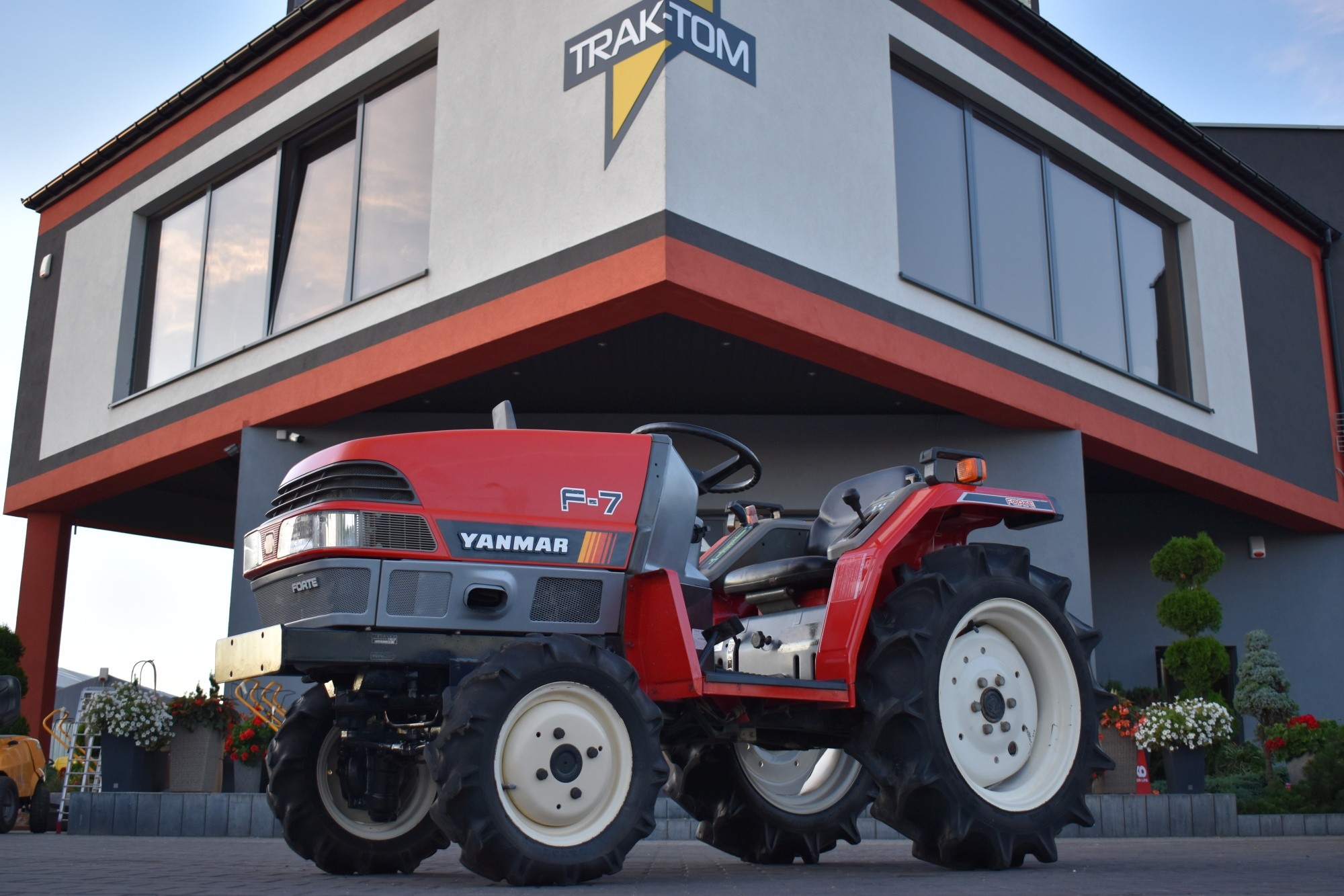 agrohobby traktor ciągnik do upraw YANMAR F7 diesel 4WD 17KM — zdjęcie 3