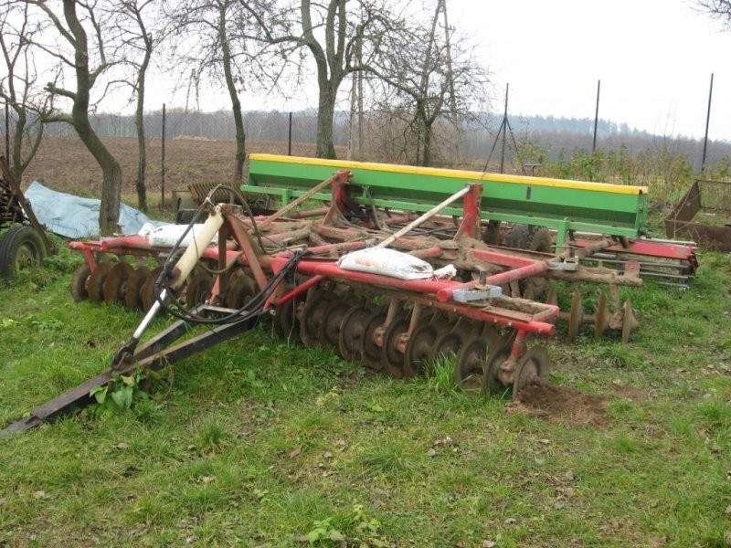 Talerzówka z siewnikiem do poplonów — zdjęcie 1