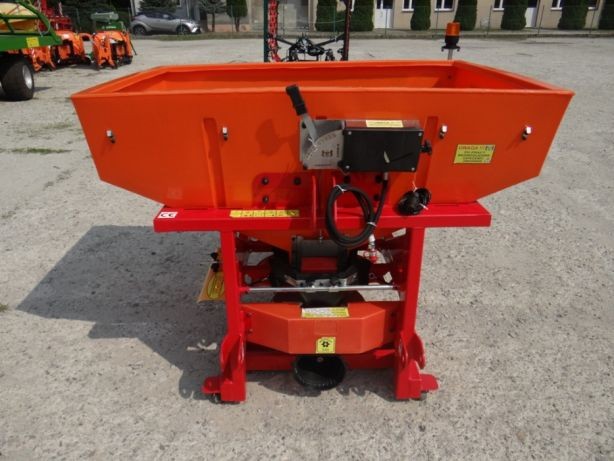 Piaskarka posypywarka 850 l 1200 kg zamykanie hydrauliczne DEXWAL — zdjęcie 1