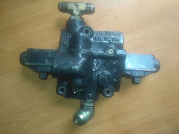 Elektrozawory Massey Ferguson serii 3000,3100,3600 części skrzyni — zdjęcie 6