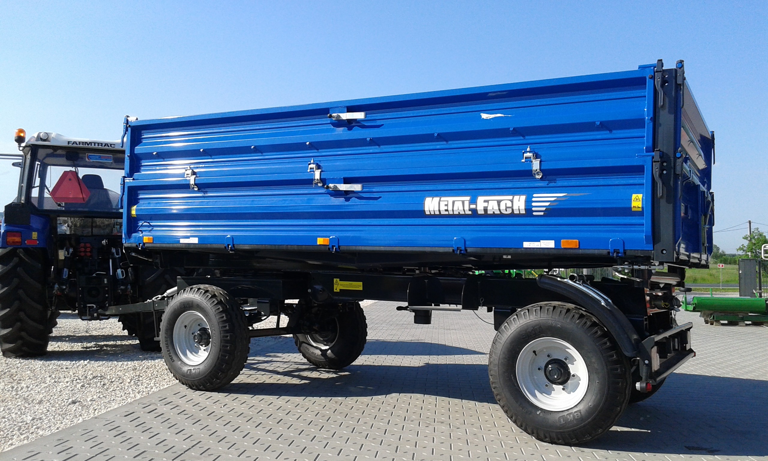 Przyczepa rolnicza dwuosiowa Metal-Fach 6 ton T 710 — zdjęcie 3