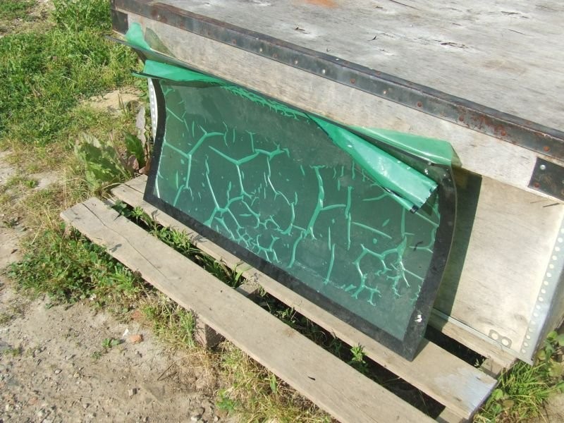 Plastikowy dach minikoparki JCB — zdjęcie 2