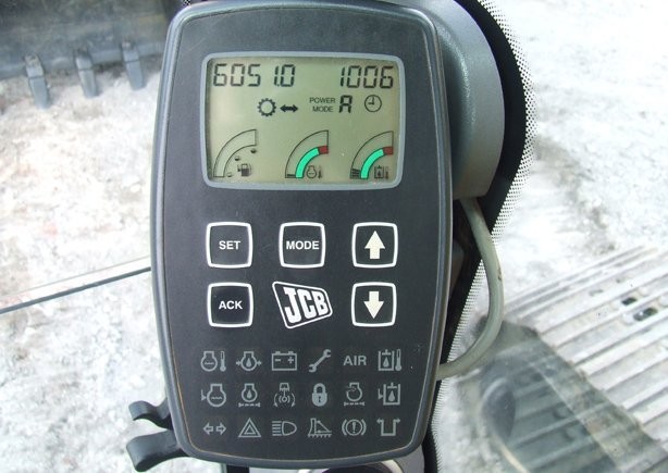 Koparki gąsienicowe: JCB JS 220 LC z roku 2007 — zdjęcie 6