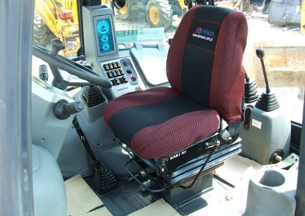 koparko ładowarka Komatsu WB 93R-S z roku 2006 — zdjęcie 4