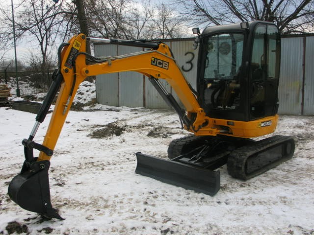 JCB 8025 ZTS z 2011 roku — zdjęcie 5