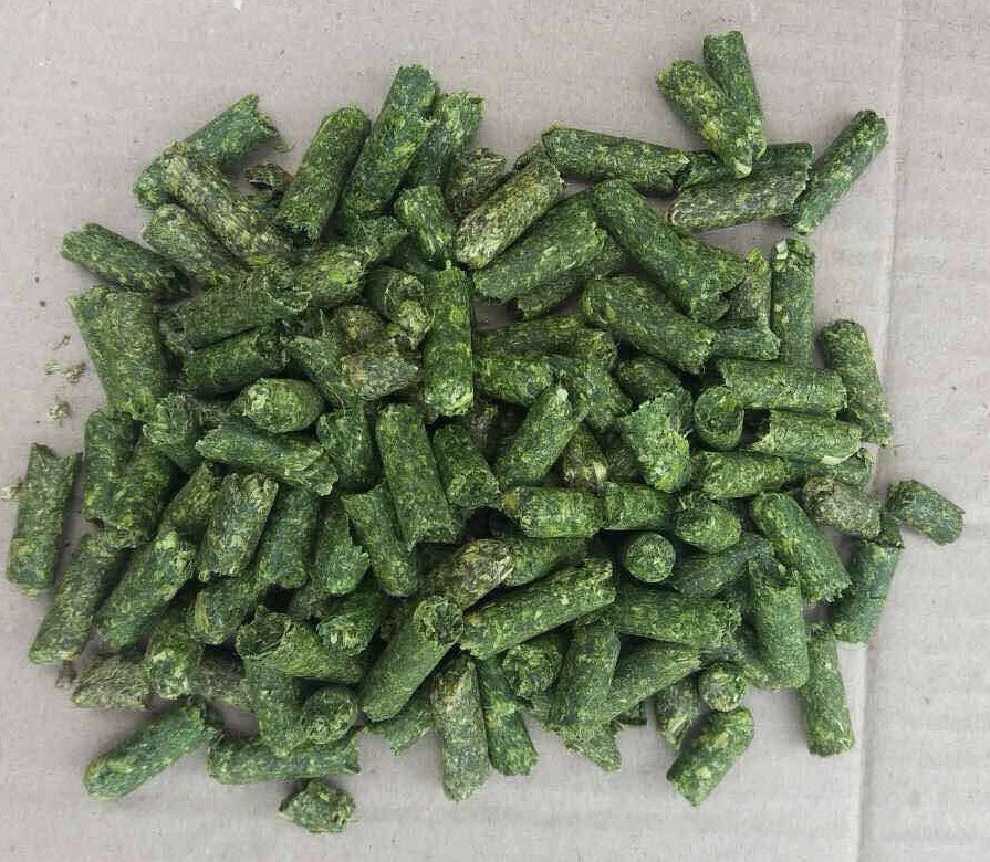 Granulat z Esparcety, Lucerny